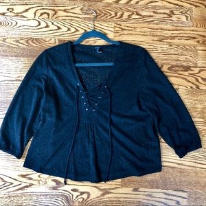 Black eyelet 3/4 sleeve shirt